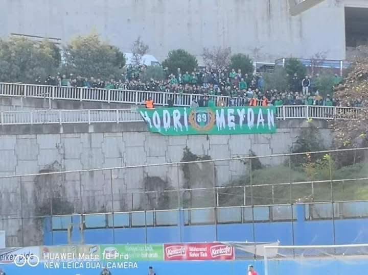 59 kişilik kontenjanın ayrıldığı 1461 Trabzon deplasmanına, 400 kişi gidip içeri alınmadığı için takımını yol kenarından destekleyen Hodri Meydan ( 3. Lig - 2018 )