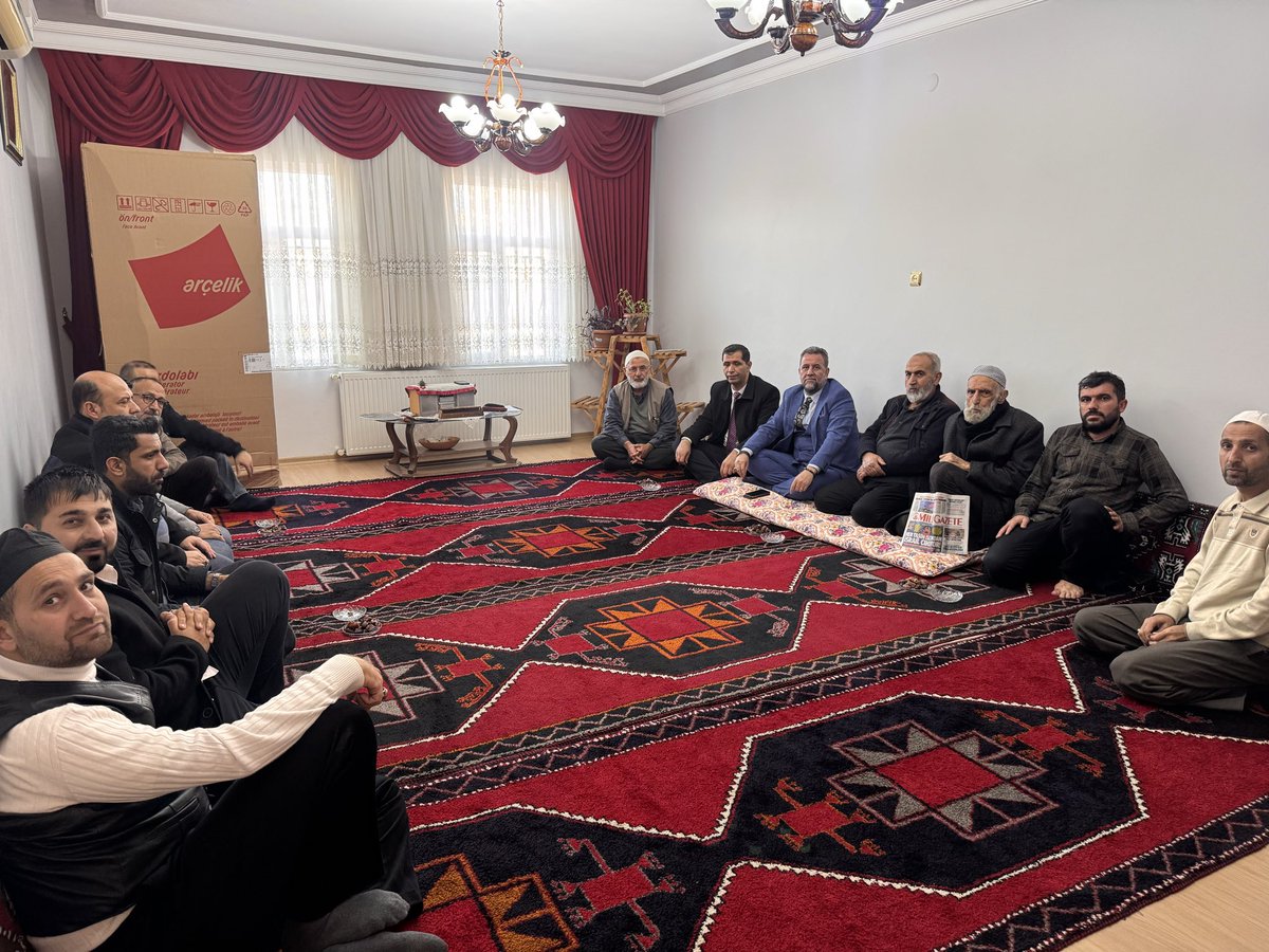 Şanlıurfa Saadet Partisi İl Başkanı Halil Yiğit, Saadet Partisi Şanlıurfa İl Sorumlusu Hüseyin Karatoprak, Haliliye İlçe başkanı Aziz Şahapoğlu ve Haliliye yönetim Kurulu ile beraber Umre’den dönen Haliliye ilçe yönetim kurulu üyesi M.Enes Bakırcı Beyfendi ziyaret edildi.