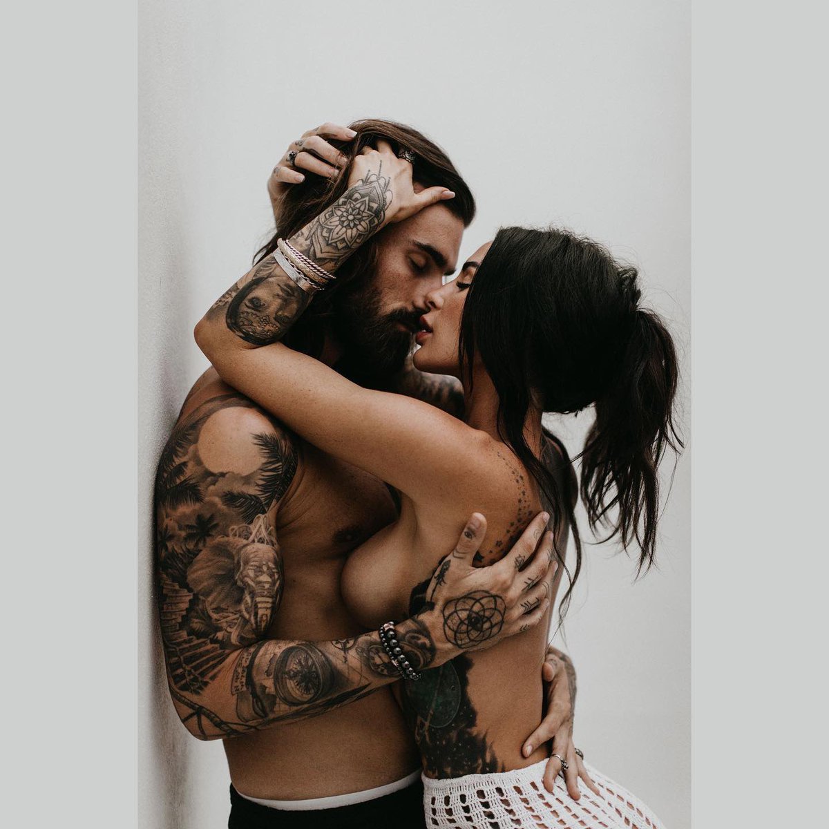 𝐂𝐮𝐚𝐧𝐝𝐨 𝐞𝐥 𝐝𝐞𝐦𝐨𝐧𝐢𝐨 𝐬𝐞 𝐡𝐮𝐦𝐚𝐧𝐢𝐳𝐚, 𝐮𝐧 𝐩𝐨𝐜𝐨