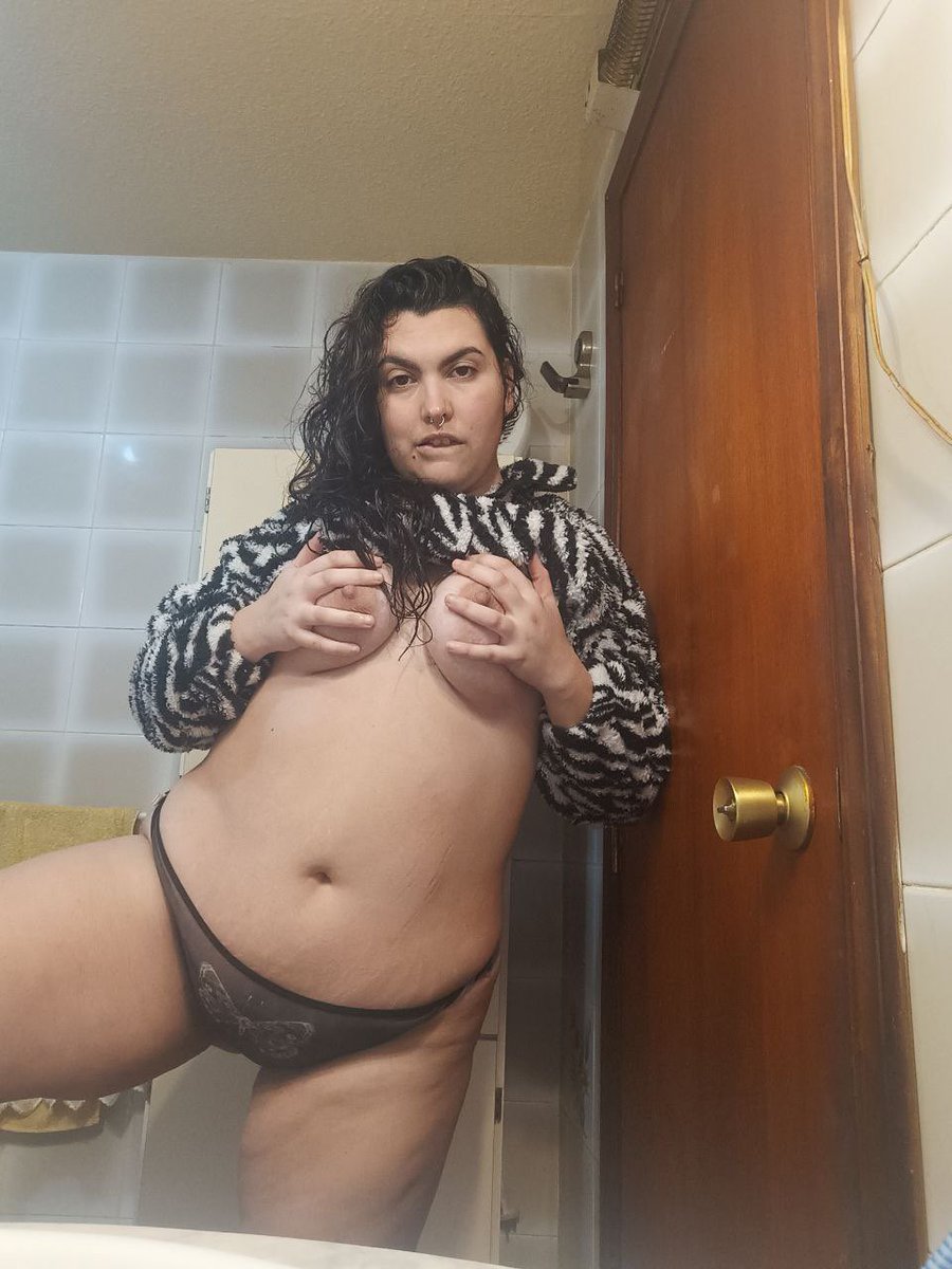 adelinetamerOF's tweet photo. Do you want to meet me here right know?you have a present on comments https://t.co/7iWAAxlH3W