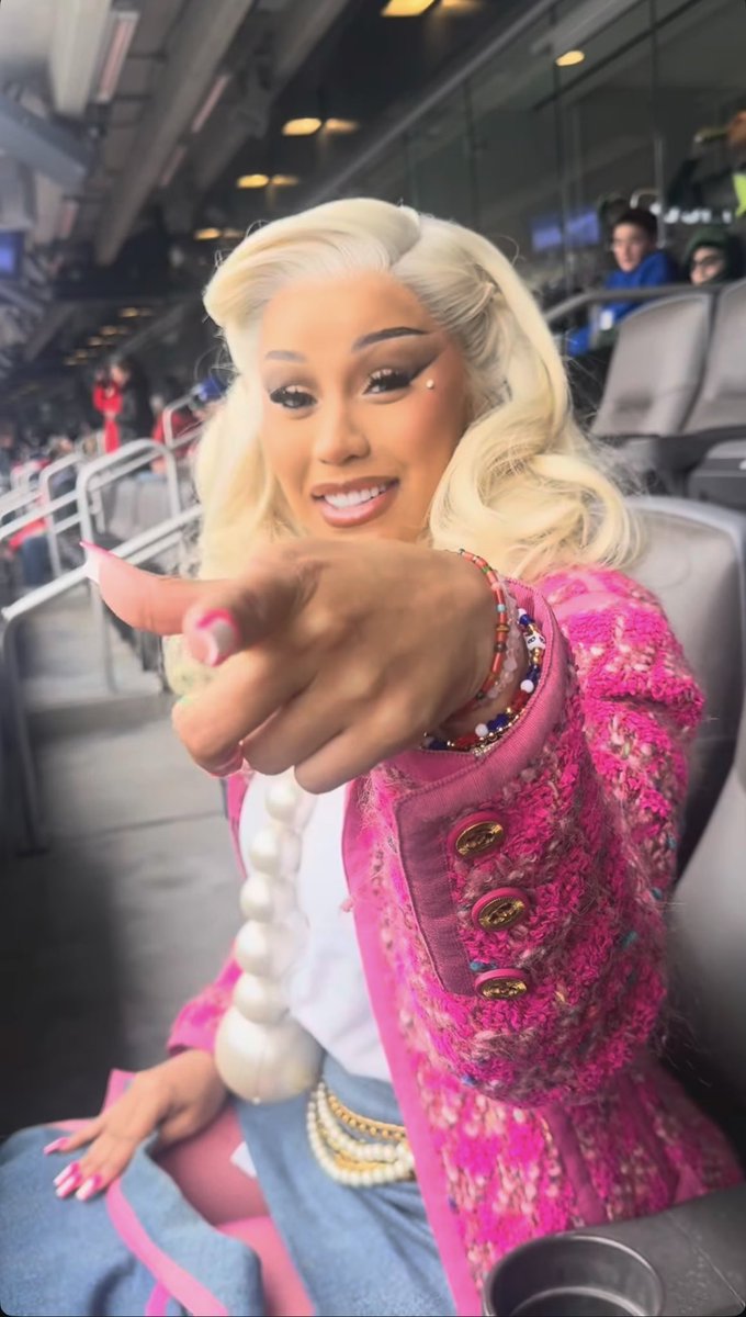 BARDIJUS's tweet photo. Cardi B is Pretty in Pink for the Patriots vs Jets Game Today https://t.co/LeqIEEpYU5