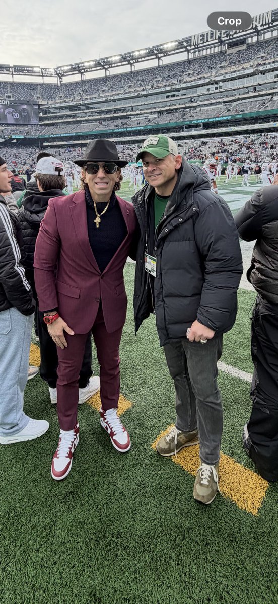 seanstellato's tweet image. Full circle moment with the OG of NFL slot receivers…it was great to meet my man NY @nyjets legend @waynechrebet 

#NoBackingDown #HardWork #GreenLantern