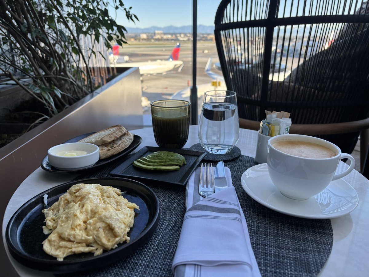 Ryanater's tweet image. Good morning from LAX