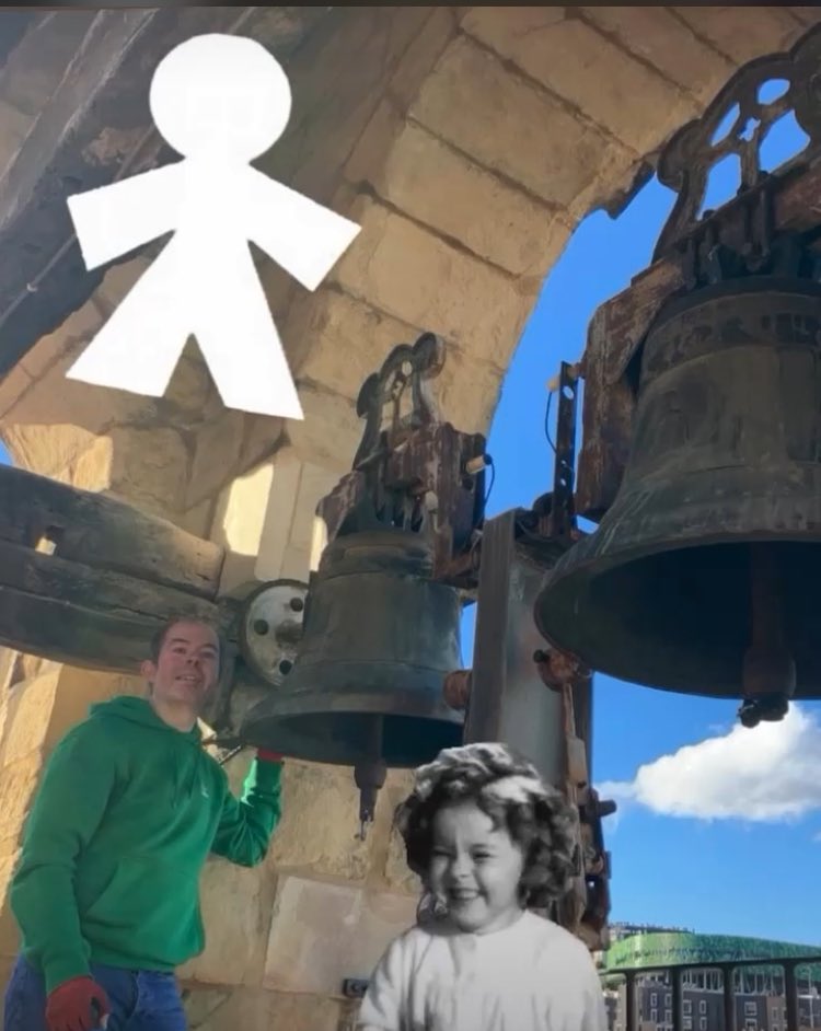 Una pena que sea 28 de diciembre 🤣🤣 Las campanas de San Vicente de Abando seguirán en su sitio.