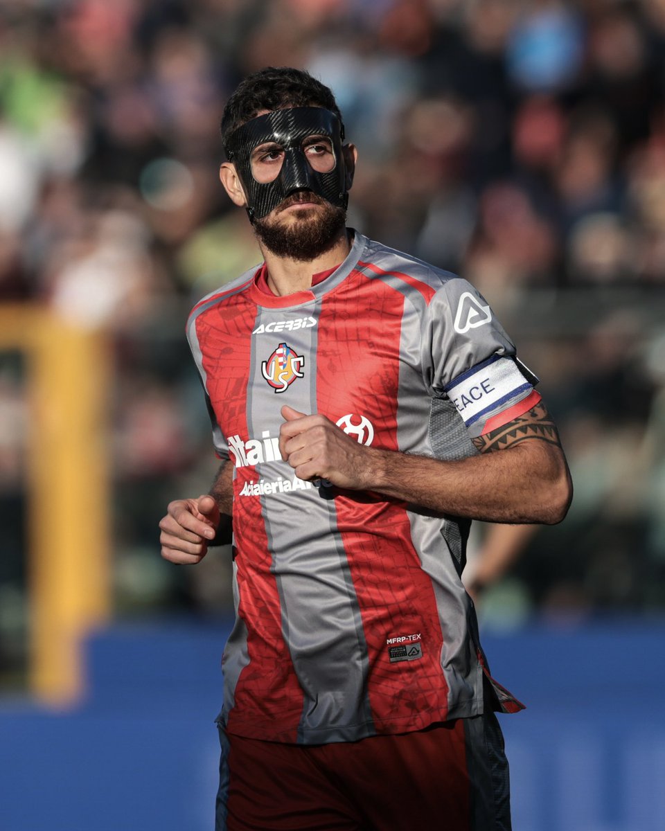 USCremonese's tweet photo. comunque 𝑮𝒖𝒆𝒓𝒓𝒊𝒆𝒓𝒊 ⚔️🩶❤️
#SoliMai #SerieAEnilive #Cremonese #CreNap #CremoneseNapoli https://t.co/hyiU9lQpx5