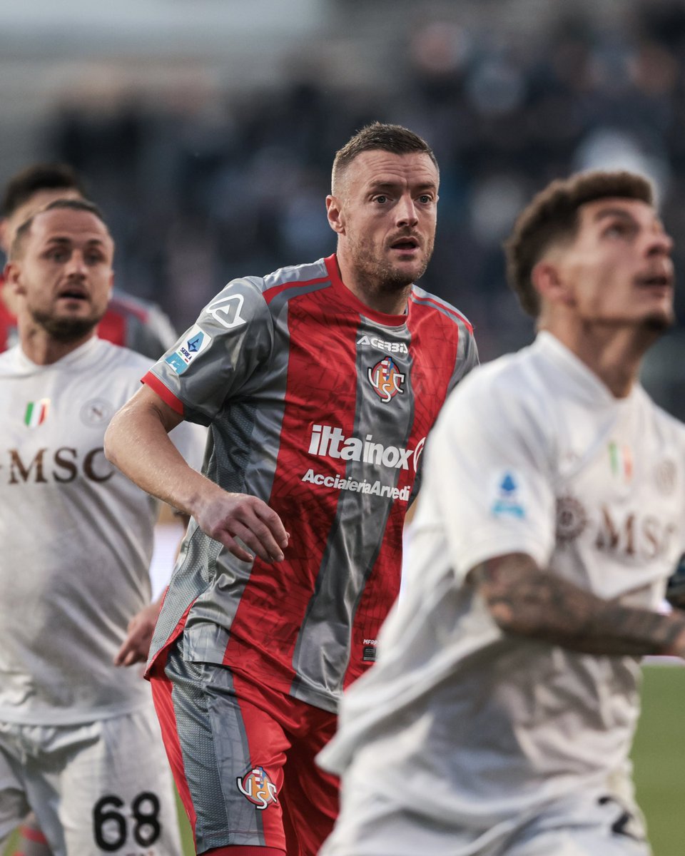 USCremonese's tweet photo. comunque 𝑮𝒖𝒆𝒓𝒓𝒊𝒆𝒓𝒊 ⚔️🩶❤️
#SoliMai #SerieAEnilive #Cremonese #CreNap #CremoneseNapoli https://t.co/hyiU9lQpx5