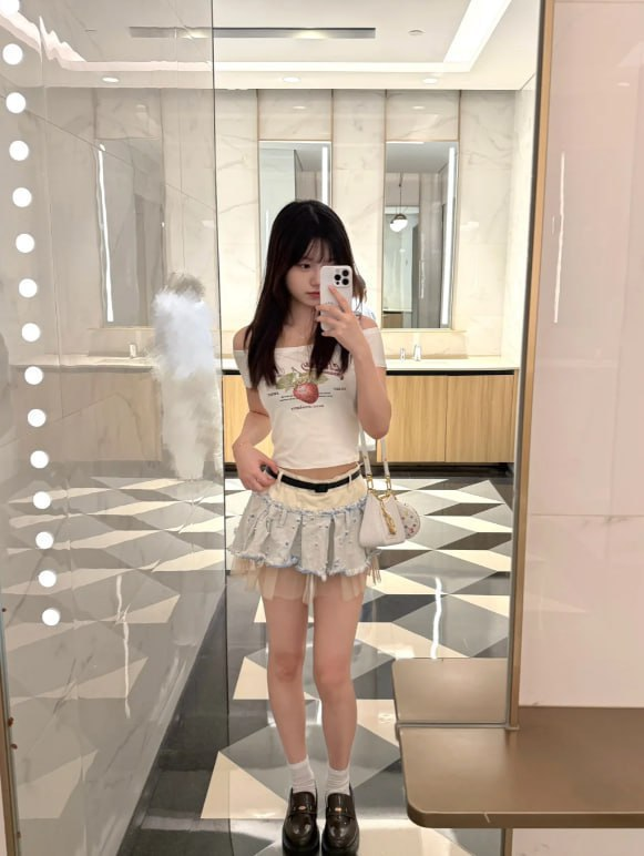 hdb1798811's tweet photo. #臺北   8000一節
語芯 160.47.B.20歲
長相清新甜美 眼睛水亮
帶點學生氣身材輕盈不骨感 
B奶挺又軟 乳暈粉嫩無毛
屁股小巧但有翹度 腿細長
腰瘦身體柔軟超好抱 互動乖巧黏人 
一見面就愛撒嬌 聲音輕甜像在撒糖 
口交主動 床上配合高 https://t.co/TkFxCcRRgH