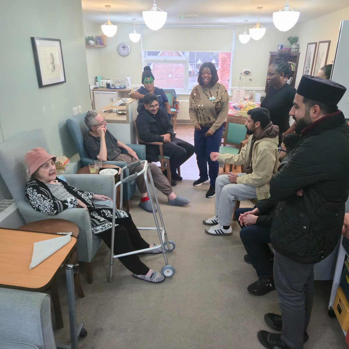 mka_east's tweet photo. Alhamdulillah, Khuddam from the East Region visited Birchwood Residential Care Home, spending time with elderly residents and sharing fruit baskets, biscuits and warm conversations.
#ServingHumanity #AMYA #Khuddam #CommunityCare #MKA #LoveForAllHatredForNone https://t.co/ij2zdbUzhN