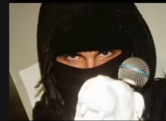 TimChalExpose's tweet photo. @RealChalamet We just found out in the music video for EsDeeKid ft. Timothée Chalamet - 4 Raws Remix (Official Music Video) that EsDeeKid has completely different eyes than in other videos. https://t.co/stHbuecbL5