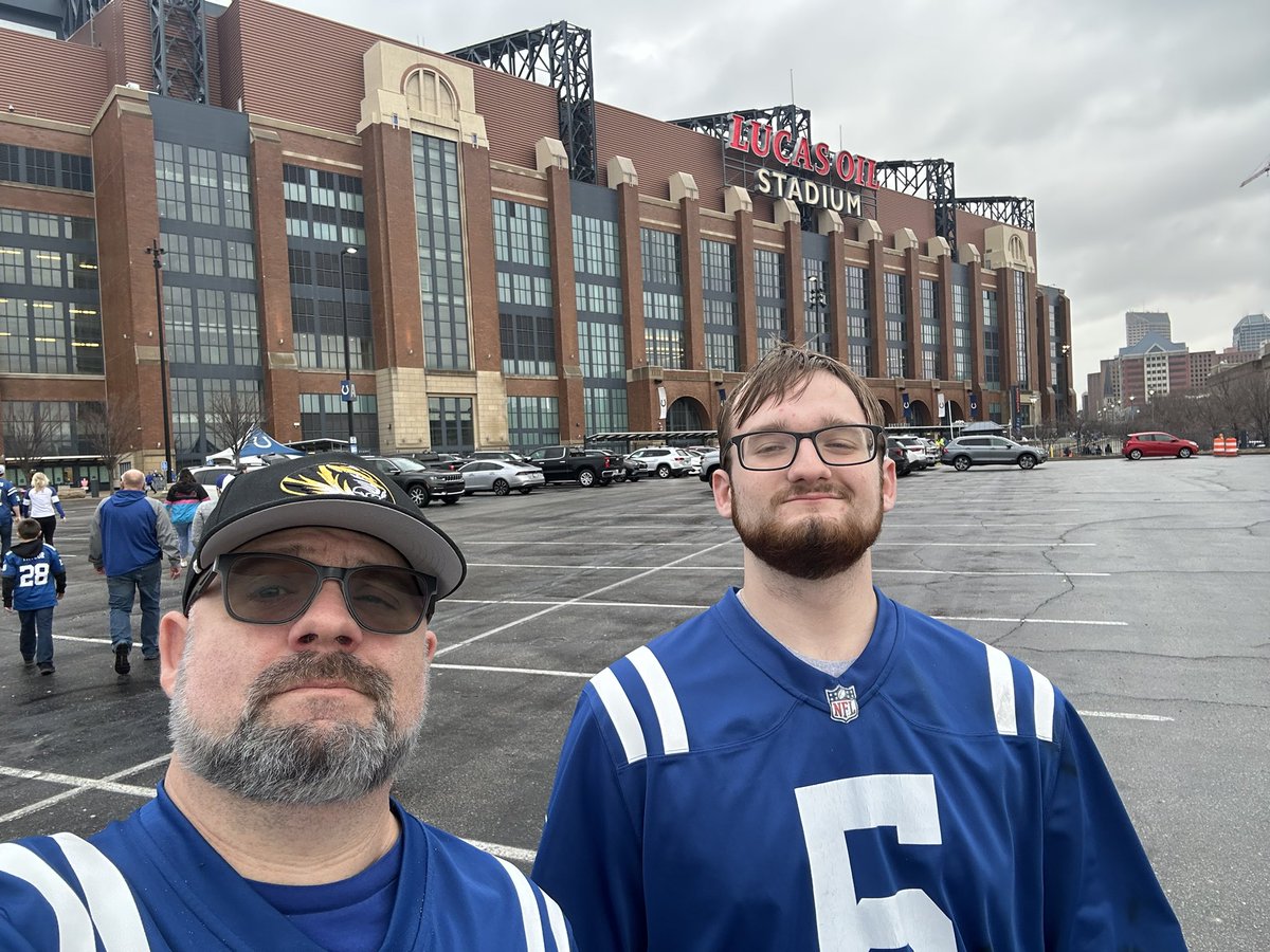 77ChrisD's tweet image. Go Colts! #fortheshoe