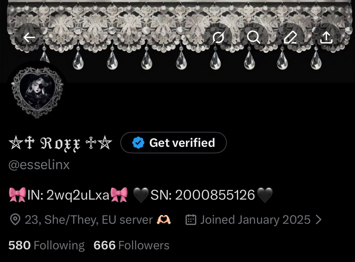 esselinx's tweet image. Heheheheh &amp;gt;:)