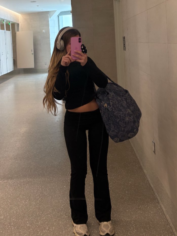 IsabellaMDeLuca's tweet image. Leaving my life behind in Texas to chase my dreams of being a daycare owner in Somalia—

I mean Minnesota.