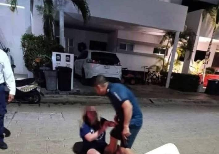 adnnoticiasmx's tweet photo. ¡Indignante! 😡 Captan a José Luis Jonathan Yong Mendoza, quien fue elegido como juez en la pasada elección judicial, golpeando a su presunta pareja en Quintana Roo https://t.co/KHBVHALvR0