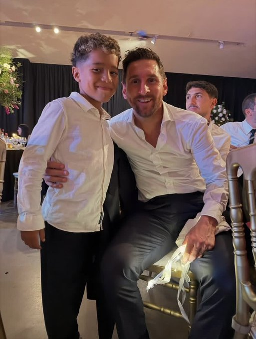 BarcaWorldwide's tweet photo. Leo Messi with a young fan in Uruguay yesterday. ❤️ https://t.co/yUSxf10tfp