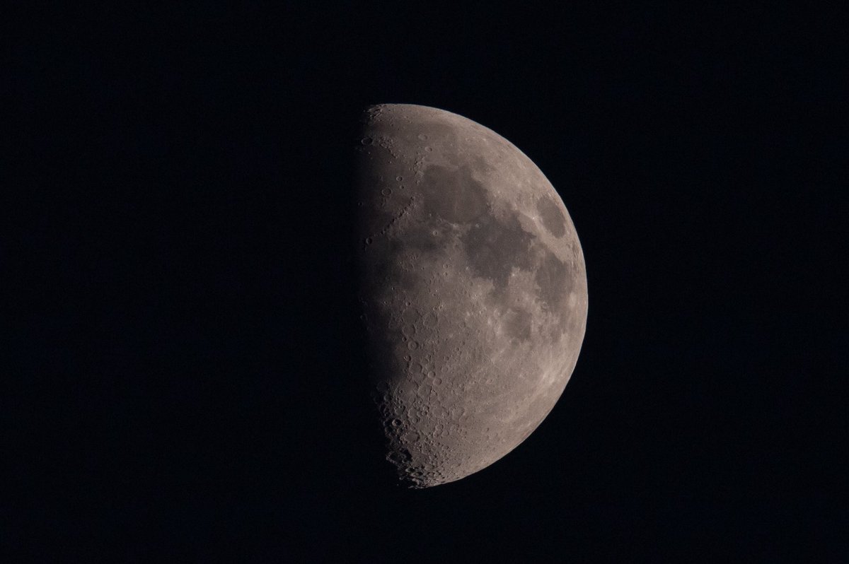 royelbers's tweet photo. Moon 🌙 https://t.co/PZjyvwxfjQ
