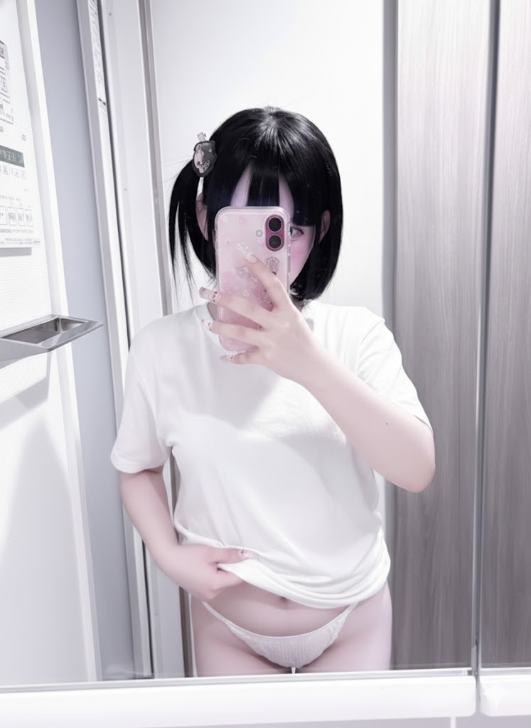 binamoreb1985's tweet photo. まじでれなのこと好きな男全員弱者男性で鬱 https://t.co/wAgNoAqN5w