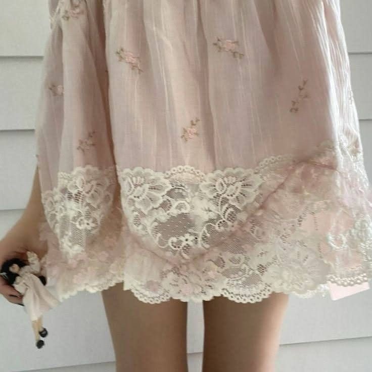 moontides_'s tweet image. She lived in her own fairytale