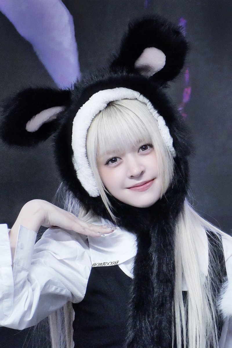 MID0RI_HS's tweet image. 251227 MS 

🐰

#NMIXX #엔믹스 
#LILY #릴리