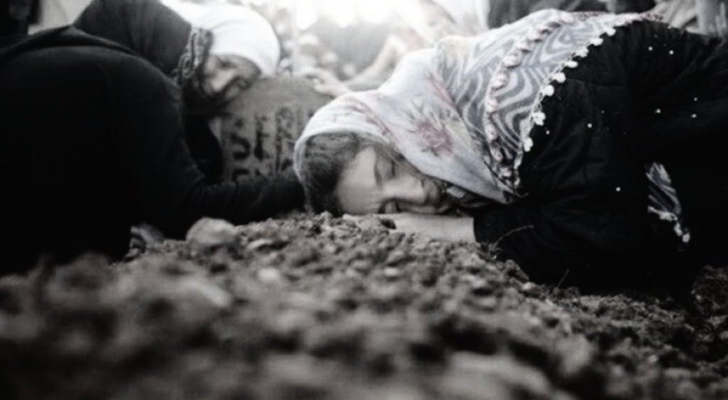 Oğlumu aradım cesetlerin arasinda, en kısasını gösterdiler. Oğlum uzun boyludur dedim, beni öperken hep eğilirdi.. "

Dinmeyen acıdır  Roboski

#Roboski14YılOldu