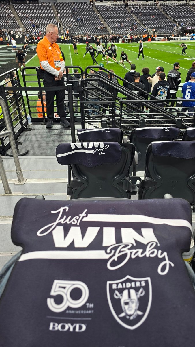 JavierZR's tweet photo. Can't say @Raiders don't have a sense of humor. #TankBowl May the worse team win! #RaiderNation #GiantsvsRaiders #LasVegasRaiders https://t.co/hf6tEb05Cm