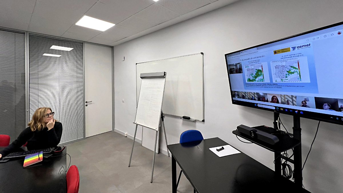 ⚠️Reuniones de seguimiento en Emergencias y con @ProtecvionCivil por el intenso episodio de lluvias y tormentas. La Ribera Alta es la zona más afectada, con acumulados de hasta 200 litros. Todos los efectivos de Emergencias y <a href="/guardiacivil/">Guardia Civil</a> trabajan sobre el terreno. 

🟠 El aviso