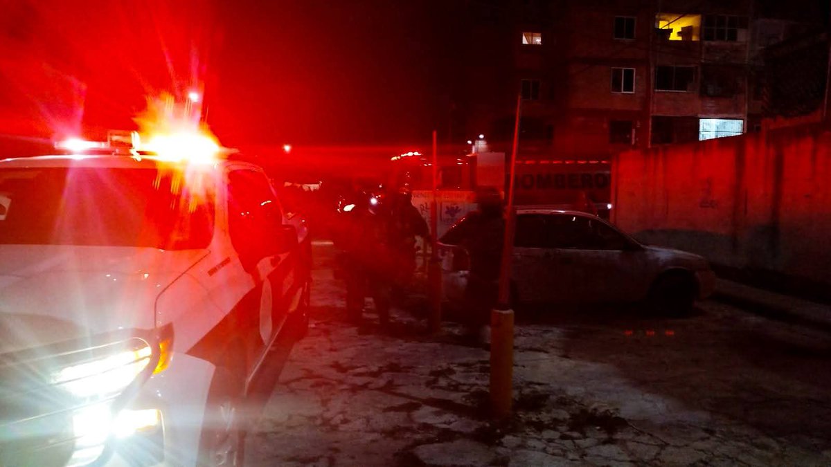 #Cancún | Incendio en departamento de la SM 77 movilizó a bomberos. El siniestro dejó daños materiales y una persona lesionadas la cual fue atendida 🚨⬇️
n9.cl/3jluie

Fotos 📸 Bomberos de Cancún