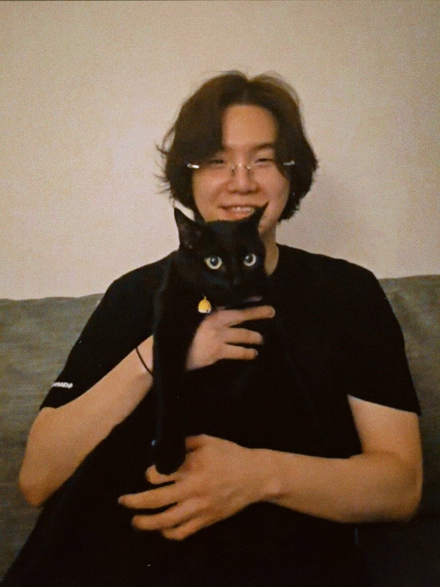 btsmetalmama's tweet image. My dearest Yoongi Boongi... my Shippo says hi to your Tangie 😻

@BTS_twt