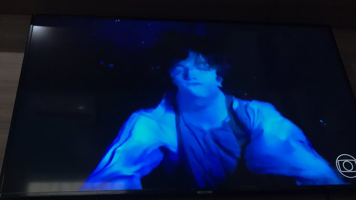 mpttrus's tweet photo. Em janeiro de 1998, o cinema nessa cena a mulherada (as adultas) já estava em peso chorando 😭 porque elas já sabiam o final. Eu ainda era uma criança, e só comecei a chorar quando ela se despediu dele. Foi quando caiu a ficha😭

CHORO ATÉ HOJE 🚢
 #Titanic https://t.co/VocxV7BavX