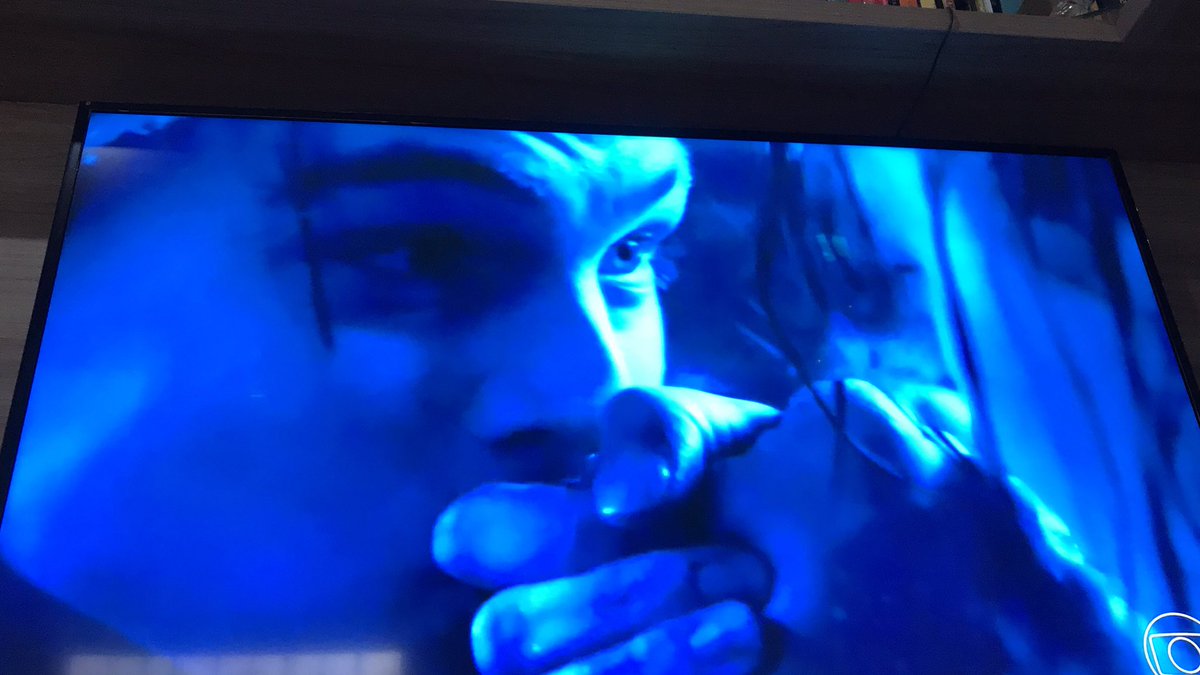 mpttrus's tweet photo. Em janeiro de 1998, o cinema nessa cena a mulherada (as adultas) já estava em peso chorando 😭 porque elas já sabiam o final. Eu ainda era uma criança, e só comecei a chorar quando ela se despediu dele. Foi quando caiu a ficha😭

CHORO ATÉ HOJE 🚢
 #Titanic https://t.co/VocxV7BavX