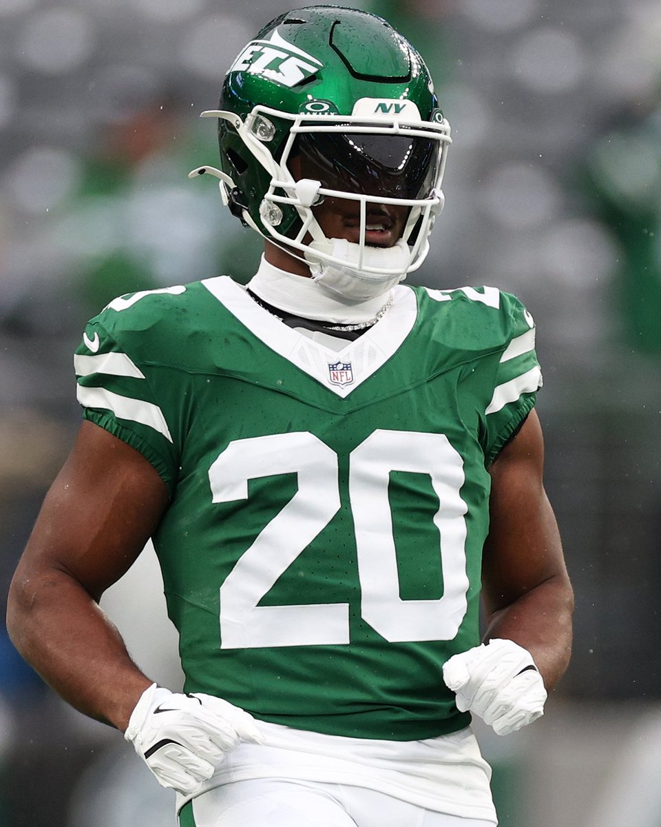 snyjets's tweet image. Breece Hall officially has 1,000 yards rushing on the season 👏

He is the first Jet to achieve this since Chris Ivory in 2015
