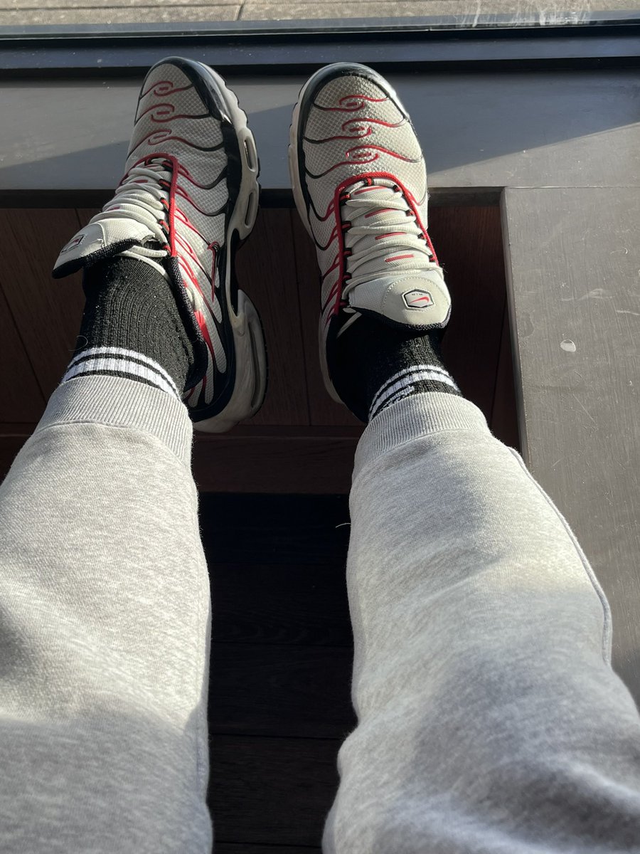 600 miles driving over the past couple of days and these TNs and black Nike socks havent’t been off my feet. N who wants a sniff ?