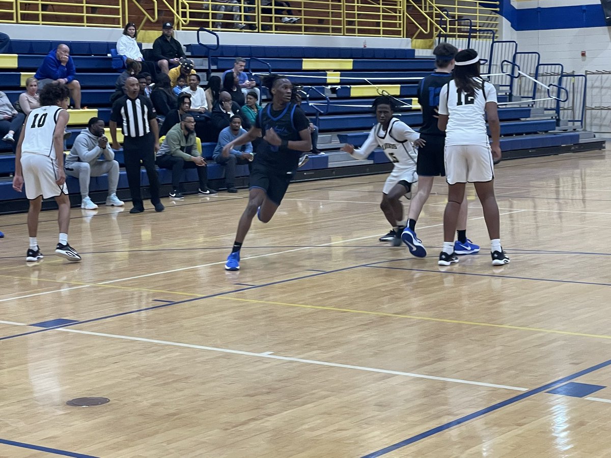 Swanny1973's tweet photo. https://t.co/YDqej2WVvR

Click up 👆 and SUBSCRIBE. What Sophomores stood out on Day 1 from the @lexroundball   Plenty of talent in the gym all day long. 

https://t.co/PW8rv32XY1 

#SwannysRoundballReview https://t.co/Dxh5HDzSaS