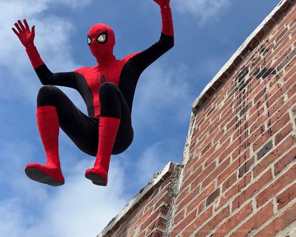 Here are some more photos of my Alex Ross Spider-Man suit 😎