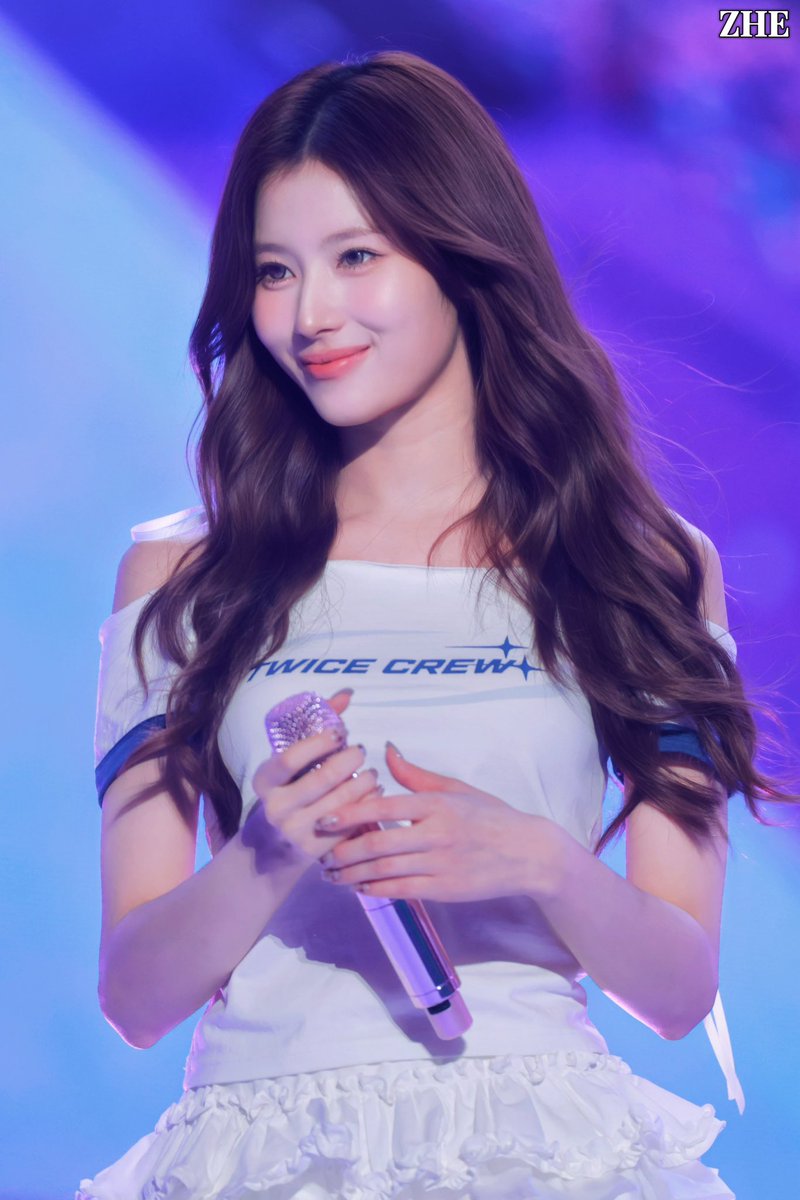 NiConnieConnie tweet media