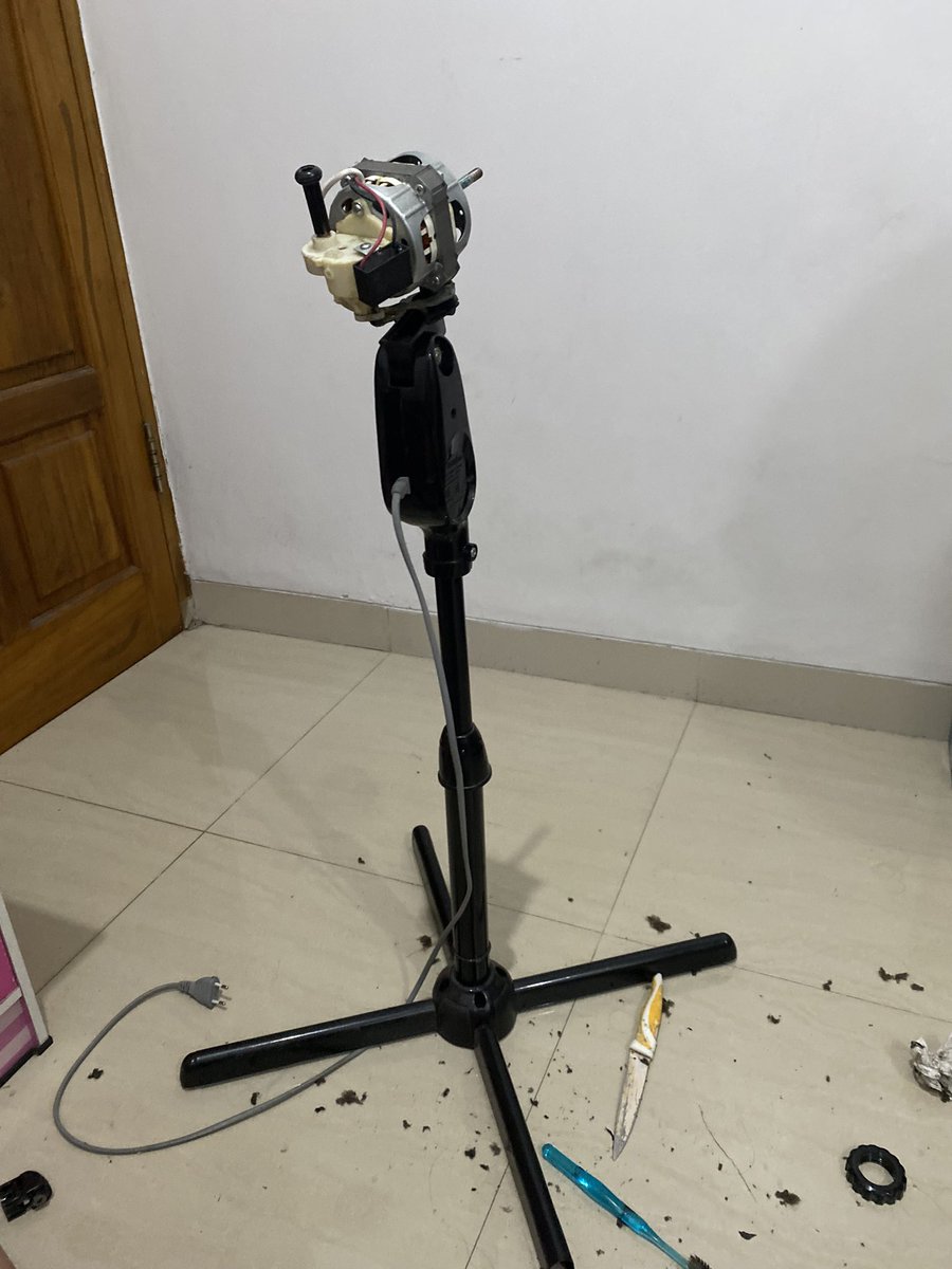 likeanocturnal's tweet photo. kalo kepala lg chaos ngapain? yes, bersihin segala yg bisa dibersihin https://t.co/n2tnLI3hfn