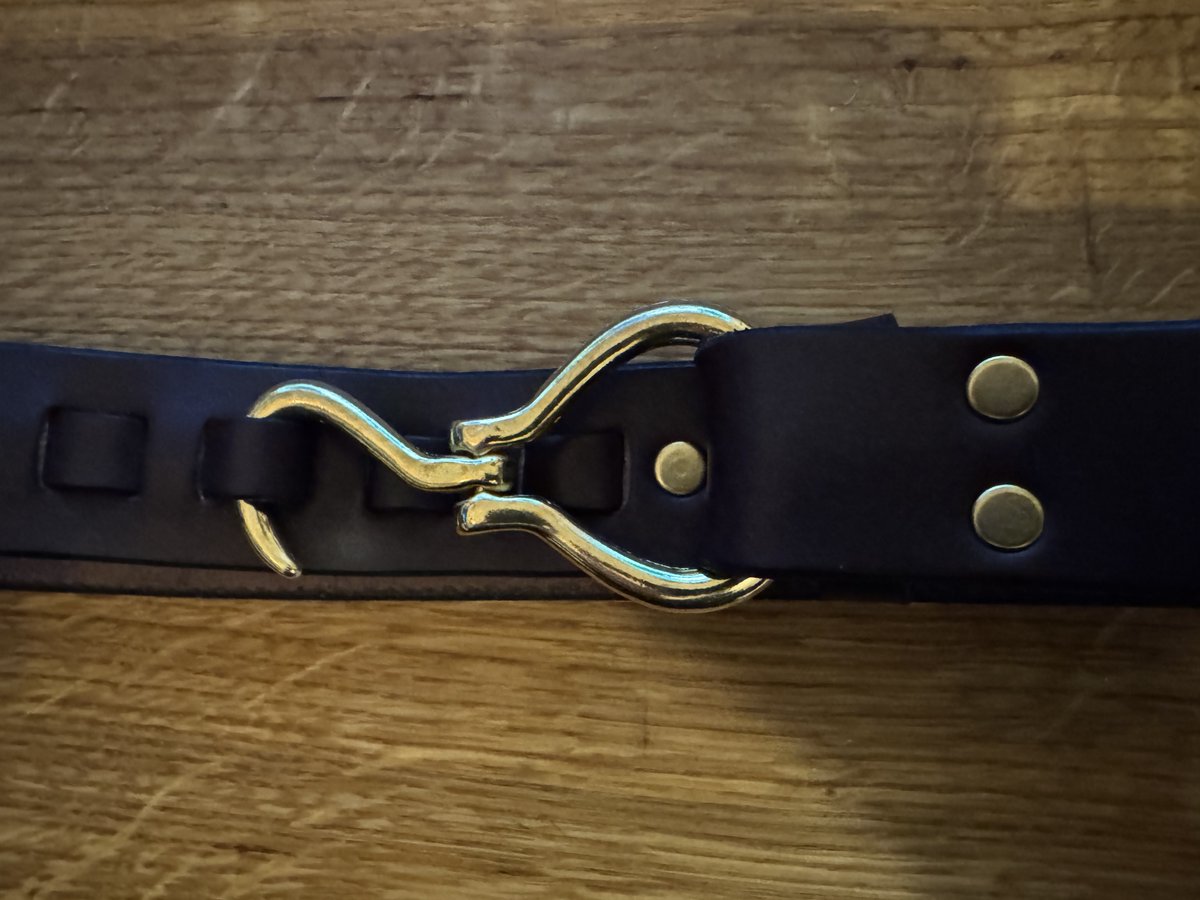 SteelFactory's tweet image. Got this fine belt from Narragansett leathers. Thank's @dieworkwear for the tip. Surprisingly (to me) cheap for a hand made high quality belt, even considering import fees and shipping to EU.
