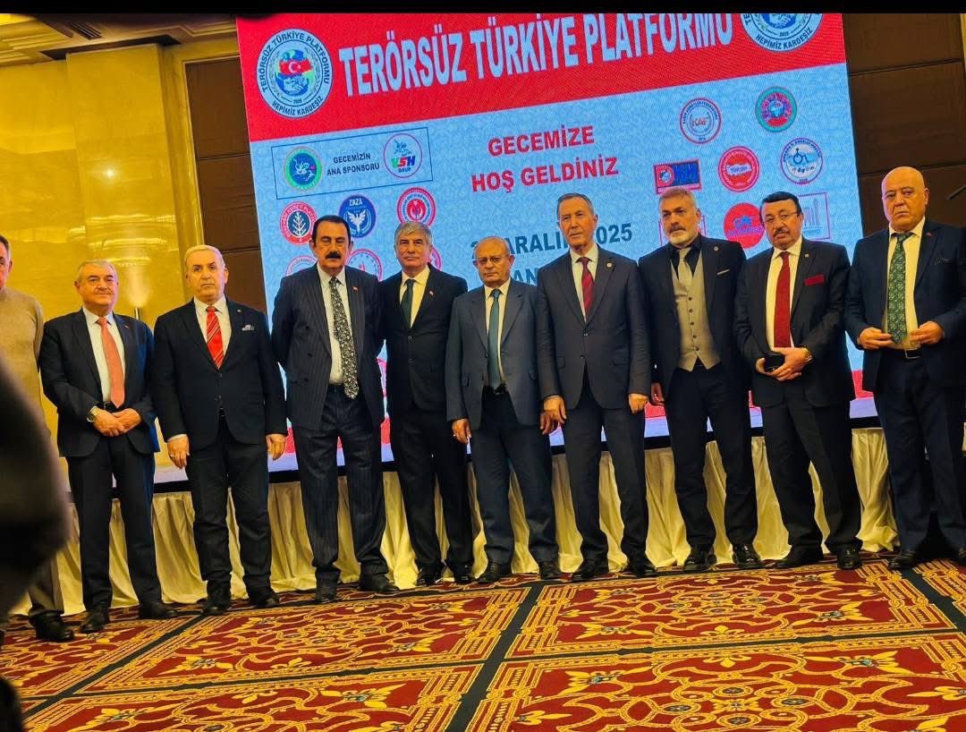 Ankara Marriott Otel'de 
Başkanlığını Sayın Turgut Lenk'in icra ettiği
 "TERÖRSÜZ TÜRKİYE PLATFORMU" dilek ve temennileri tek ses olarak yükseldi. 
Etkinlik Anadolu'nun bir çok kentinden iştirak eden muhtelif Aşiret reisleri kanaat önderleri ve STK mensubunun yaptıkları