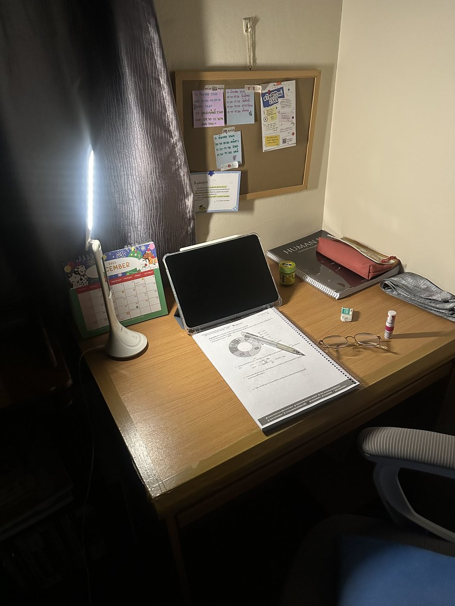 qtjjam's tweet image. 28/12 🎄🍵

    มาแว้วคับ บบ วันนี้ก็กลับมาเรียนต่อแล้วว วันนี้ปั่นฟิสิกส์เหลือของมอห้าแล้ว เหนื่อยเว่อ อังกฤษก็เรียนสลับกับเอเลเวล แตกศัพท์ฉ่ำเหมือนเดิมน้าา แล้วก็วันนี้จบชีวะเล่ม4แล้วคับ ดีใจม้าก ิิ แพท1ก็จบเนื้อหาเหลือตะลุยโจทย์สู้!! ♥️🧘🏻‍♀️

#jamjstudy #วันนี้dek69ทำอะไร #dek69