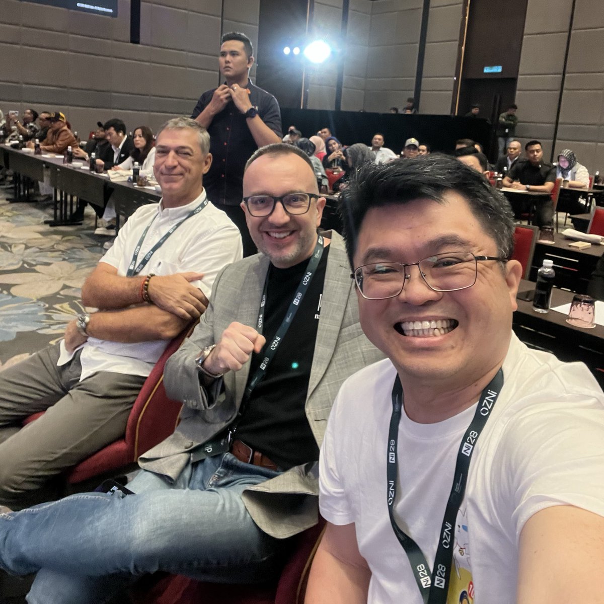 Maneki-Meow tweet media