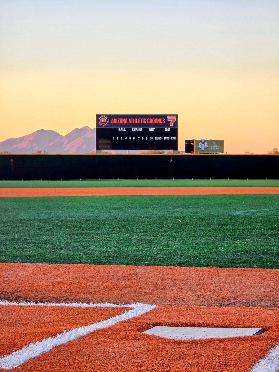 GameDayUSA's tweet photo. ☀️Sunrise in Mesa!  BaseballFest pool play begins today under the high Arizona sky!

#GameDayUSA #BaseballFest #PROSPECTTeam #NewlyMinted #Mesa #HappyNewYear #NYE2025 https://t.co/QQLh0NMaGv