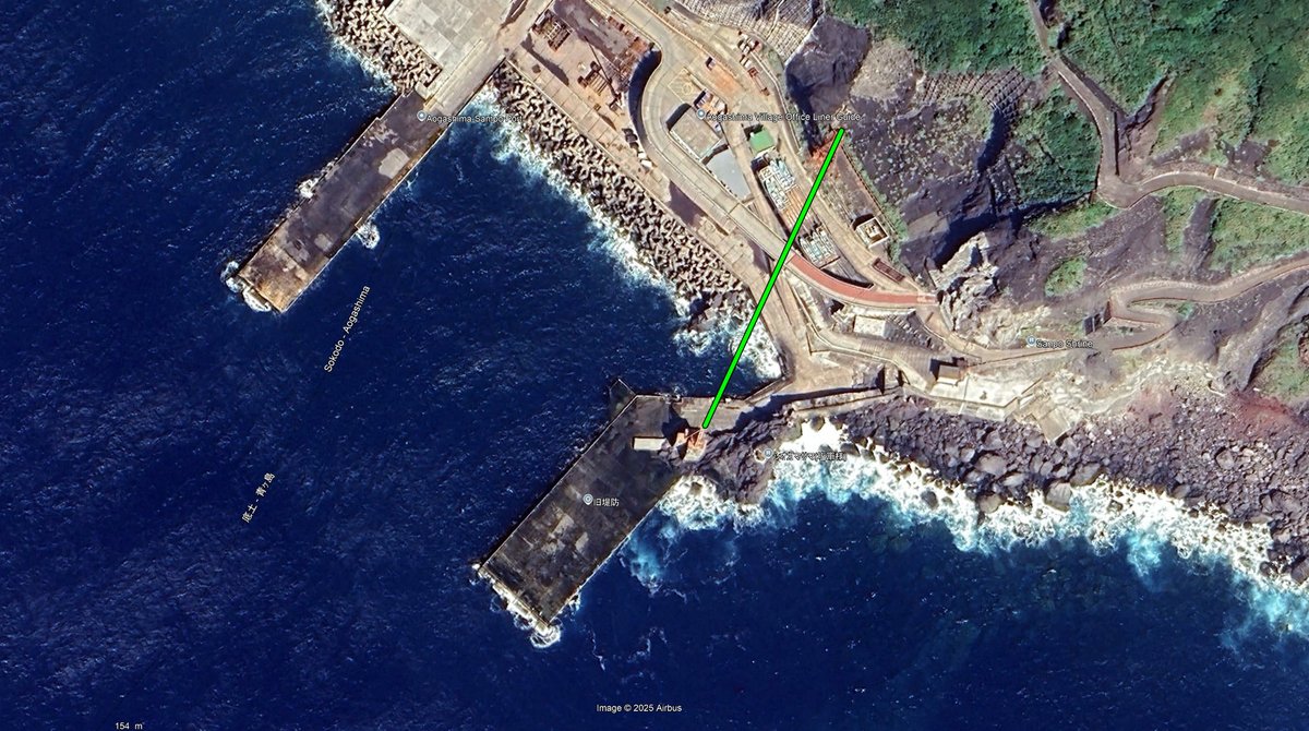 funimag's tweet photo. @hotetunotatujin Aogashima where fishing boats are parked on inclined railways and launched on sea with a blondin 🇯🇵 ⛴️ 🐠 🚞 🚡
#Aogashima #Japan #funicular #blondin #青ヶ島 https://t.co/4e43sQZbL1