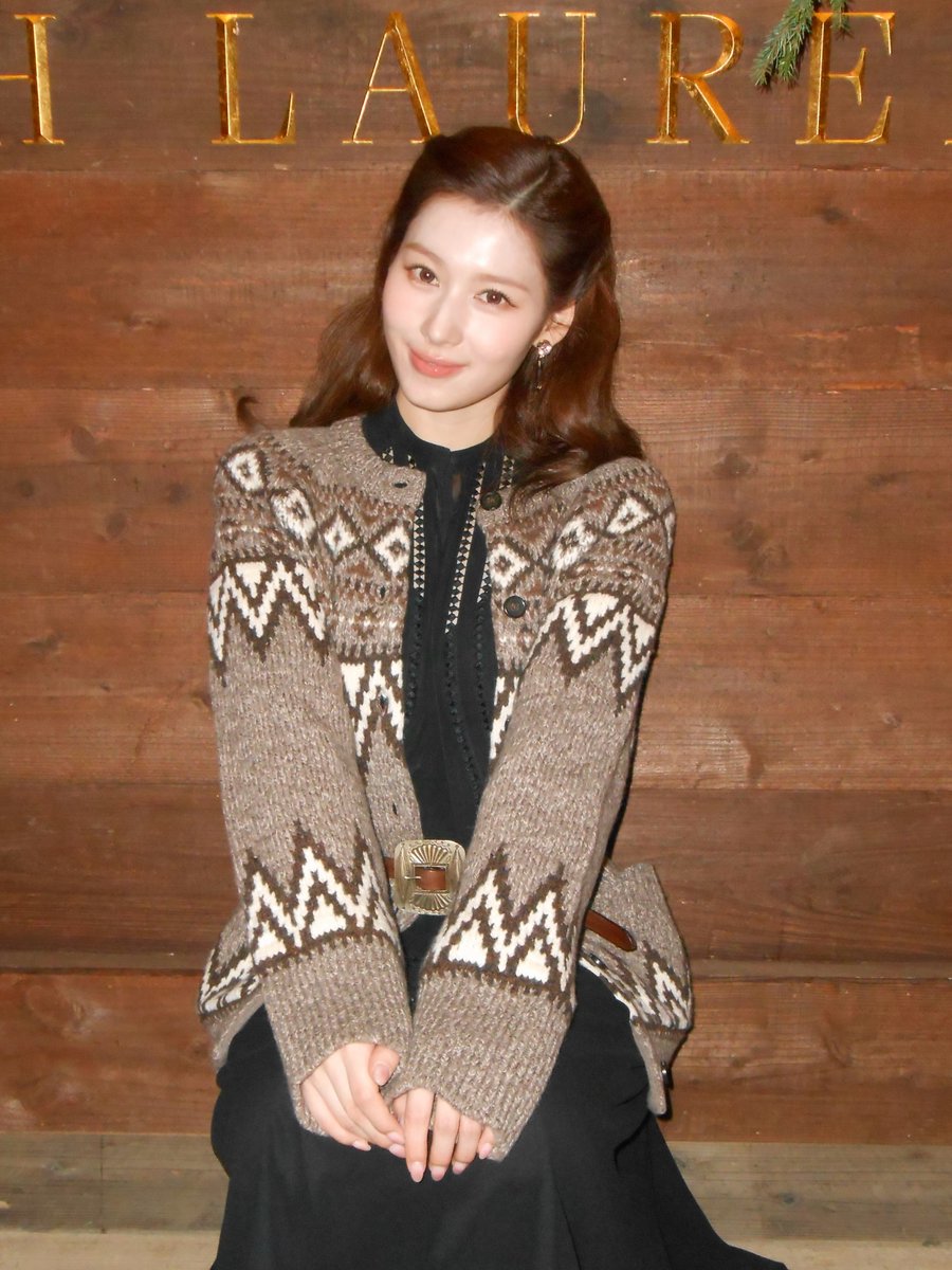 twice_mixx's tweet image. Sana grew up so much. It feels like just yesterday she debuted, and now she's 29 🥹💖