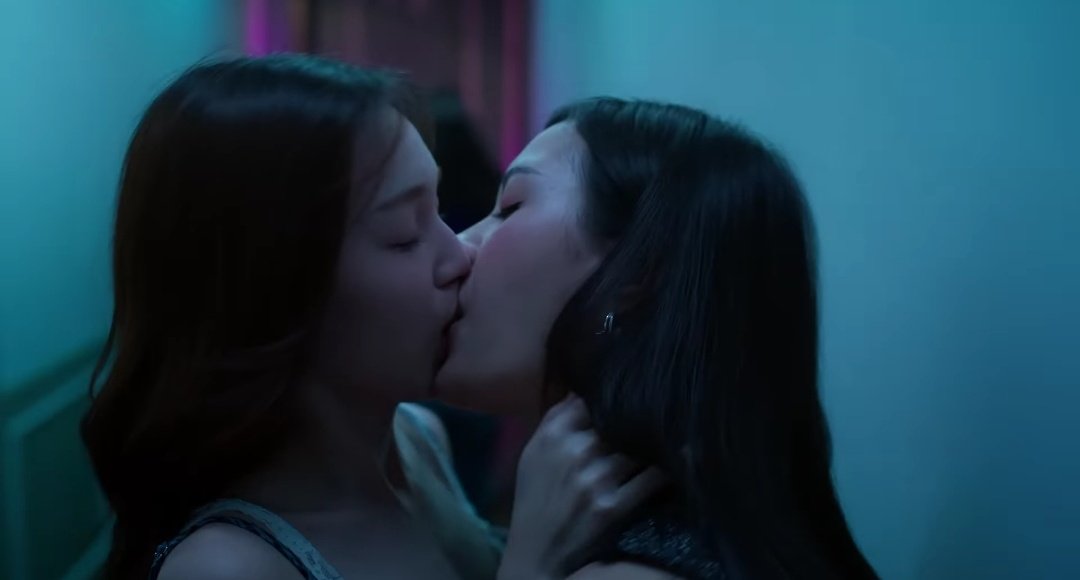 BPtimeistoday's tweet image. คาแรคเตอร์ชาช่าชีน่าจะเป็นคนไม่ยอมคนอะ ตอนทำงานก็เป็น perfectionist แบบเห็นได้ชัดเลย แต่ชีโปรจริง ๆ นะตอนทำงาน ส่วนนิสัยส่วนตัวก็ตามประสาคาสโนวี่ ออกแนวตัวปั่นหน่อย ๆ ยังไม่ค่อยเห็นความร้ายเท่าไหร่ แต่ไม่ใช่คนที่จะยอมก้มหัวใครให้แน่นอน ก้มเดียวที่ชาช่าจะก้มคือก้มไปจูบกอหญ้าค่ะ