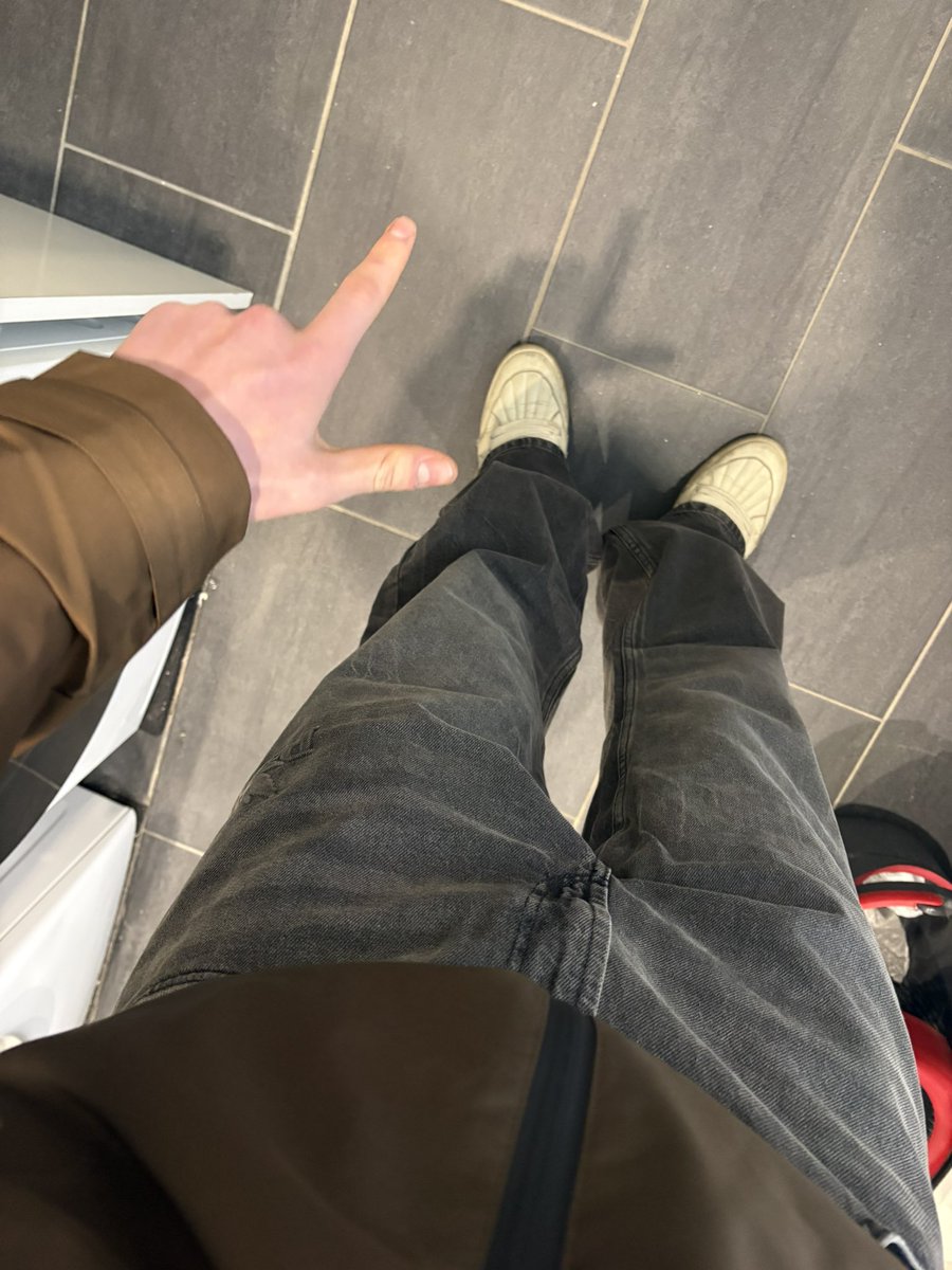 Antreten ihr Hunde #mainz 

#findomalpha #findom #cashmaster #twink #sub #master #cashslave #alphamaster #zahlsklave #feet #foot #feetworship #feetboy #nike #tn #sneaker #sneakerhead
#sneakerworship