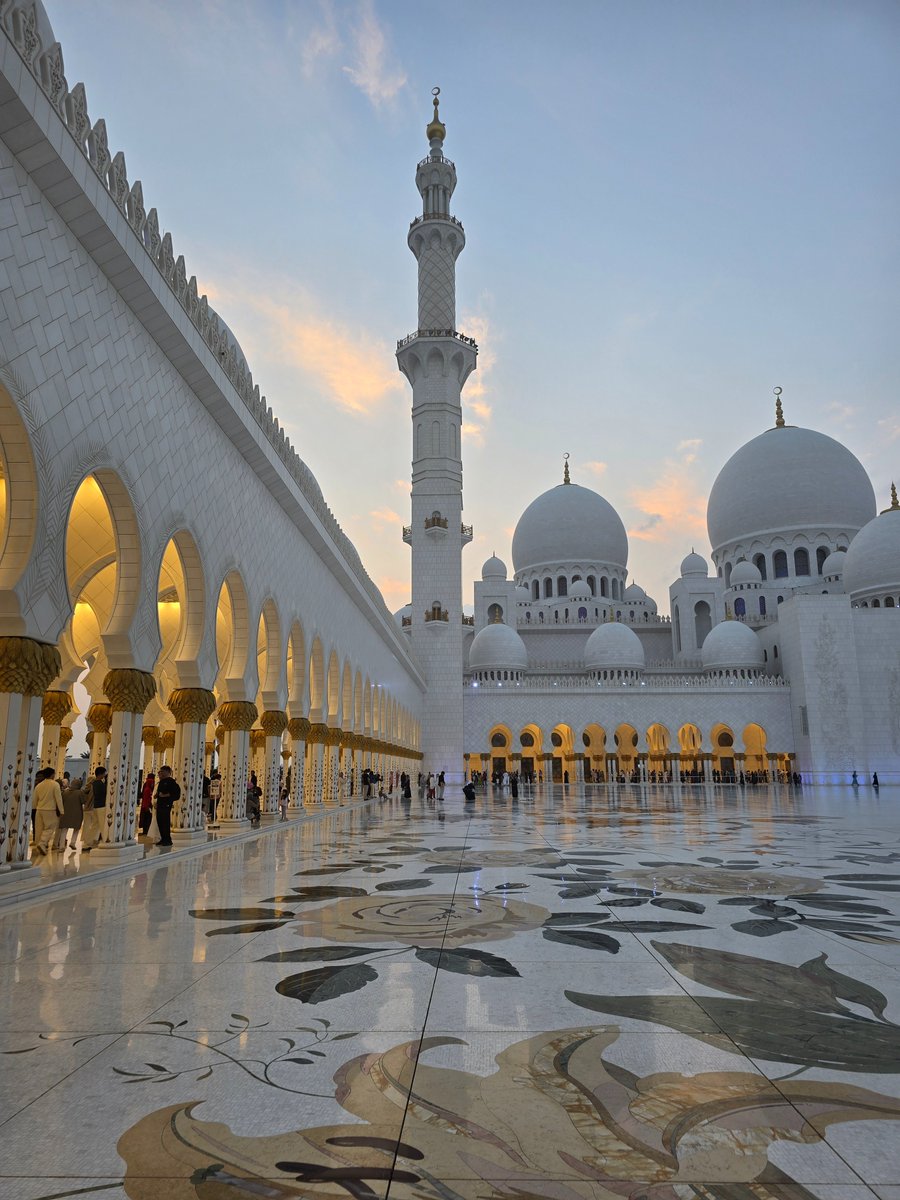 InkSketcher's tweet photo. Sketch and Moments at one of the world's most beautiful mosques - Sheikh Zayed Grand Mosque, Abu Dhabi. Islamic Architecture at its best 
.
#AbuDhabi #sheikhzayedgrandmosque #architecture #travel #sketch #islamicarchitecture https://t.co/A8OzU6PGhL