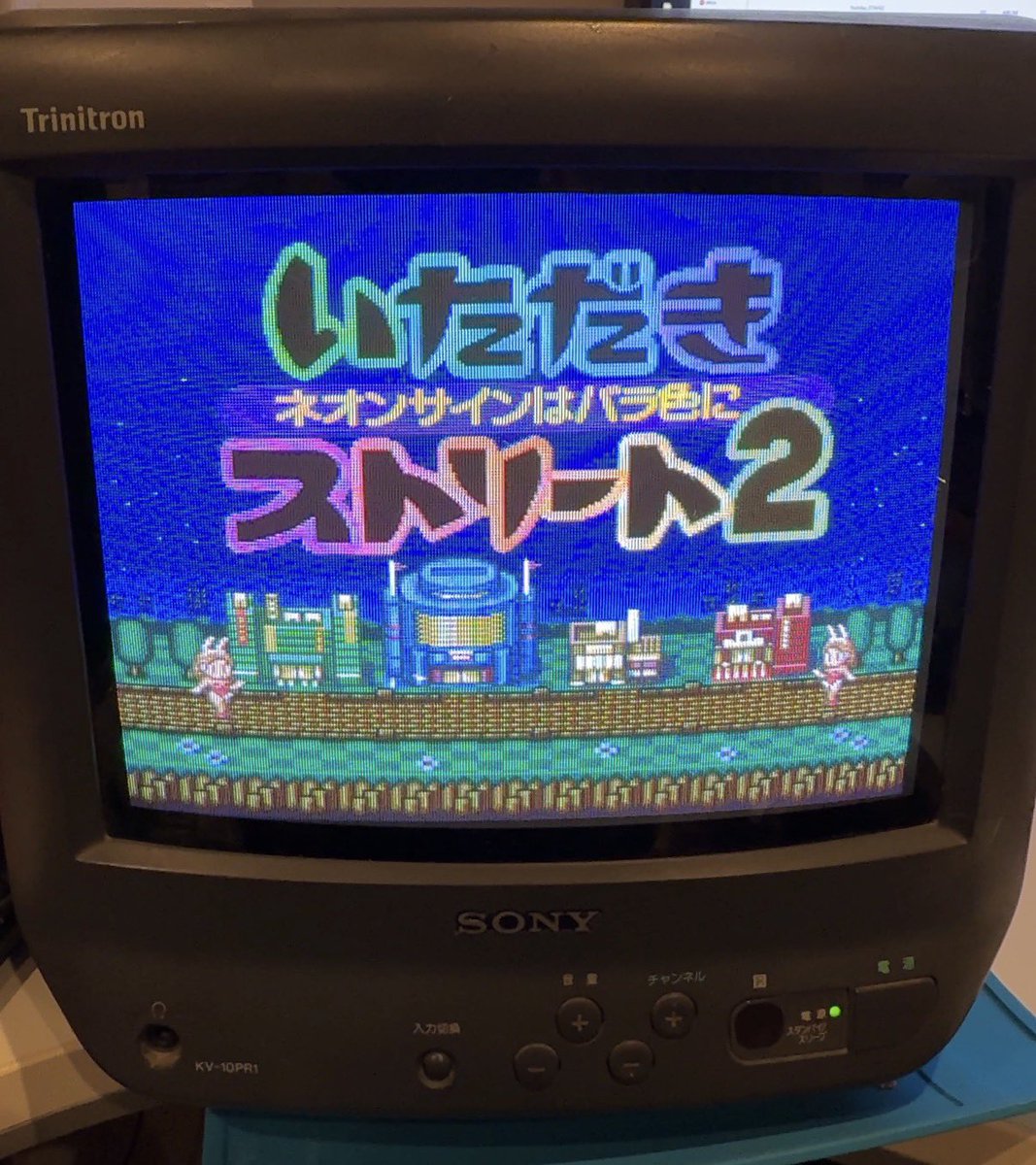 ModCrane's tweet photo. SONYの家庭用小型9インチブラウン菅KV-10PR1をRGB入力できるように改造した。ブラウン菅は普段BVM等のプロ用モニタ使うんだけど、これはちっさくて軽くてなんか愛着わいてとてもいいね。 https://t.co/O3p1KrZDT5