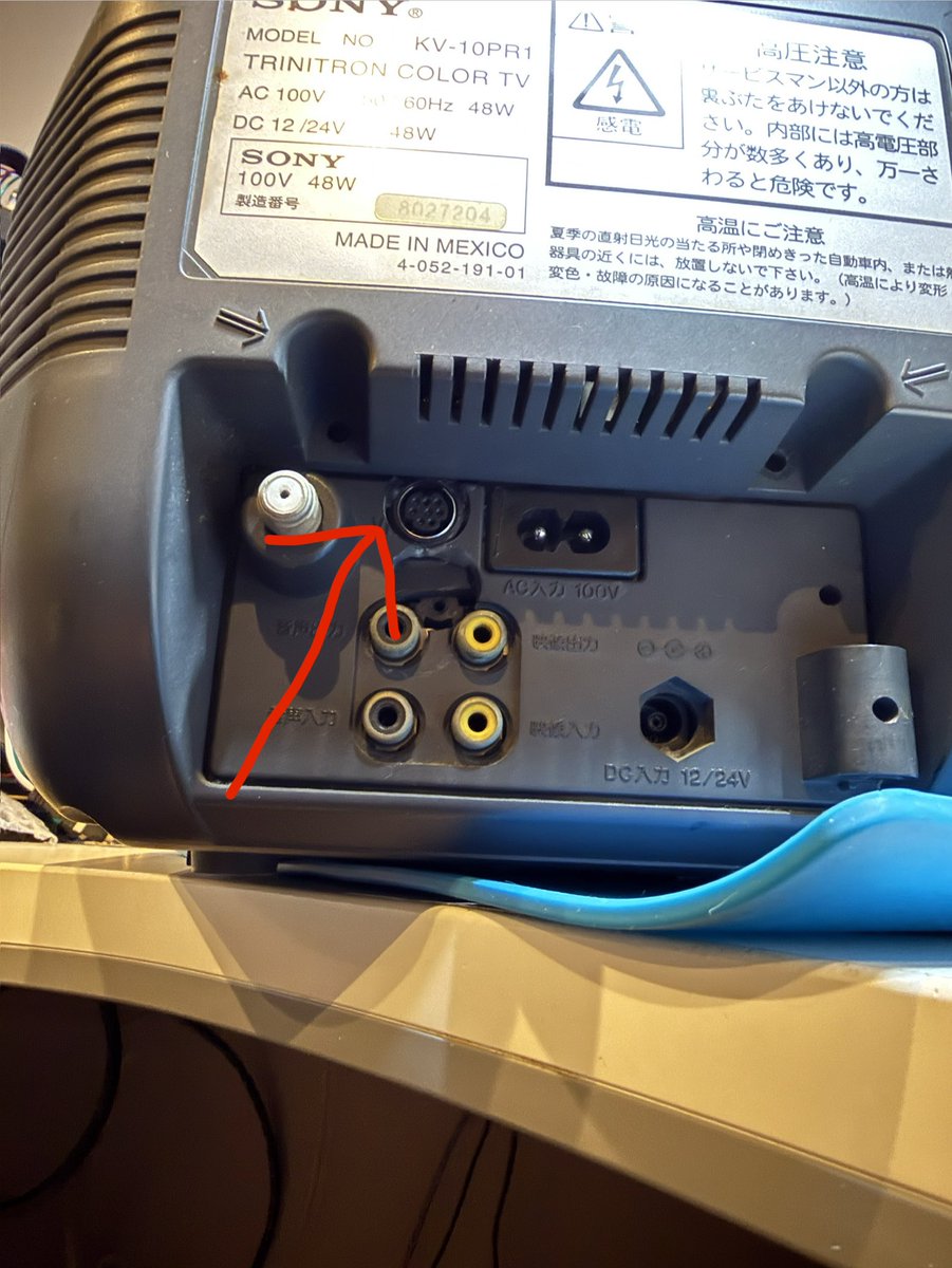 ModCrane's tweet photo. SONYの家庭用小型9インチブラウン菅KV-10PR1をRGB入力できるように改造した。ブラウン菅は普段BVM等のプロ用モニタ使うんだけど、これはちっさくて軽くてなんか愛着わいてとてもいいね。 https://t.co/O3p1KrZDT5