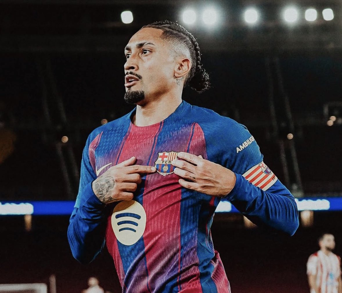 🚨⭐️ Raphinha has won the Best La Liga Player at the Globe Soccer Award.
