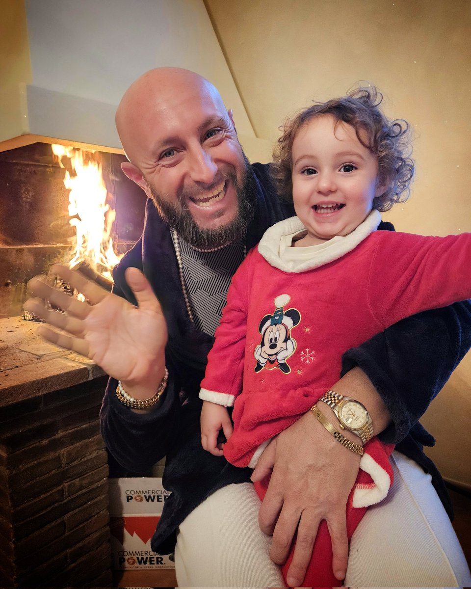 marfeluca's tweet image. Situazione attuale: è ancora #Natale, È ARRIVATA LEI.
💘
#Perla #VITA
#BuonNatale #Natale2025
#LucaMarfé #TeamMarfé #AUGURI!