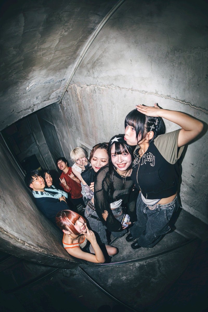 husky_idol's tweet photo. 本日
『レゼル祭り　年末SP』
Ovalcore present 【Lunar Bash】
お越しいただきありがとうございました🐺
 ︎︎
 ︎︎
5人での、そして2025年バンドセットライブはラストでした〜🤟🏽

次回ライブは30日∗*ﾟ
📌アメリカ村DROP ｻﾝにて2LIVE🫵
5人でのライブも残りわずか…
 ︎︎
ぜひぜひお越しくださいｯｯ🔥

 ︎︎
📸@hirokatoh1993 
 ︎︎
※NEXT LIVEは引用先へ…💁‍♂️
 ︎︎
·
 ︎︎
2025.12.28
#はすきーちゃんせとり
 ︎︎
『レゼル祭り　年末SP』
📌アメリカ村 DROP ｻﾝ
ーSEー
1. SHOUT!!!!!
2. ひとりにしないで
3. pinky
4. 僕にできること
5. pray for
ーMCー
 ︎︎
 ︎︎
②
Ovalcore present 【Lunar Bash】
📌アメリカ村 DROP ｻﾝ
ーSEー
1. ALIVE4U 
2. MidnightStarrySky
3. WOW WAR TONIGHT
ーMCー
4. 藍色
5. all
ーMCー
 ︎︎